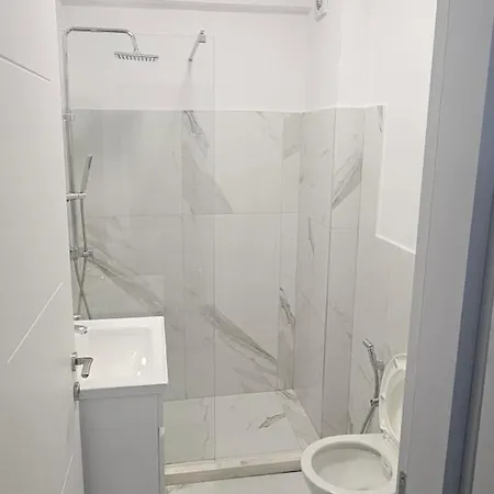 Selite * Τίρανα